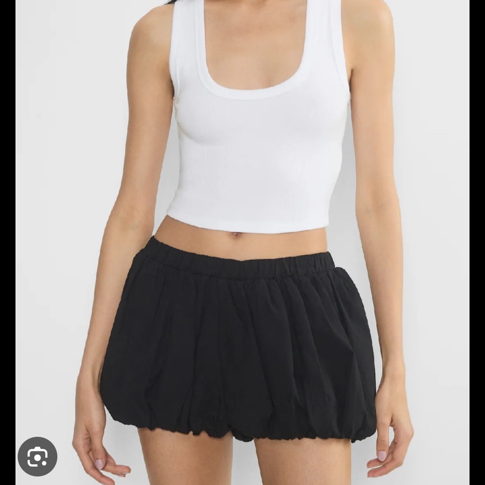 Aritzia Black 
Souffle Poplin Shorts